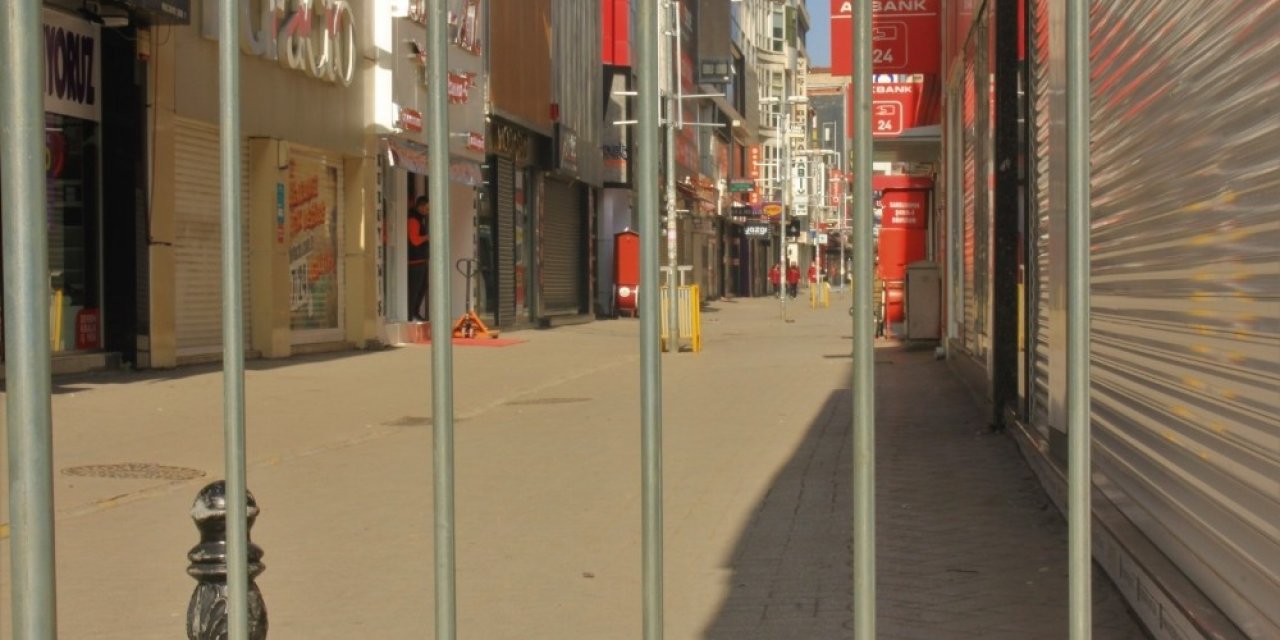 Samsun Kısıtlamaya Uydu, Cadde Ve Sokaklar Boş Kaldı