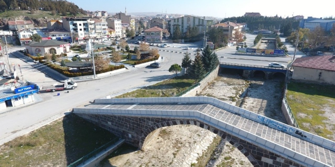 ’koca Köprü’ 2 Bin Yıllık Geçmişiyle Tarihe Işık Tutuyor