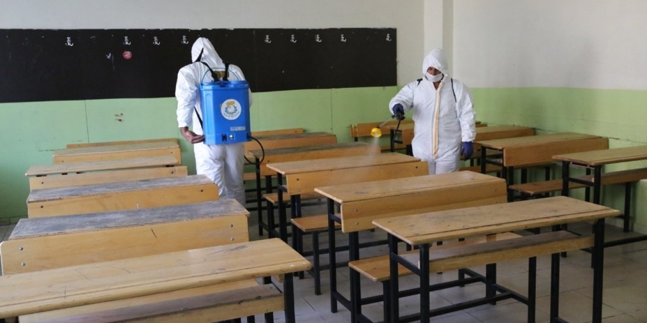 Haliliye’de Okulları Dezenfekte Ediyor