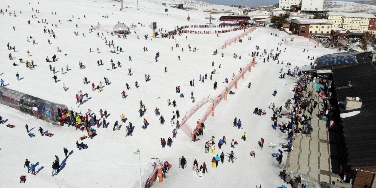 Erciyes’te Denetimler Artırıldı, Pistler Turistlere Kaldı