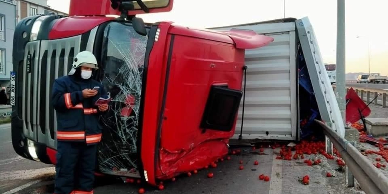 Sebze Yüklü Tır Devrildi: 1 Yaralı