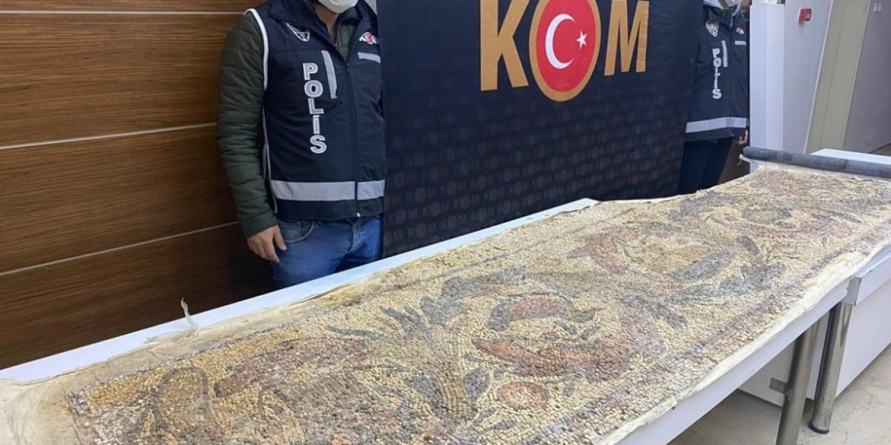 İ̇stanbul’da Roma Dönemine Ait 3 Metre Uzunluğunda Mozaik Ele Geçirildi