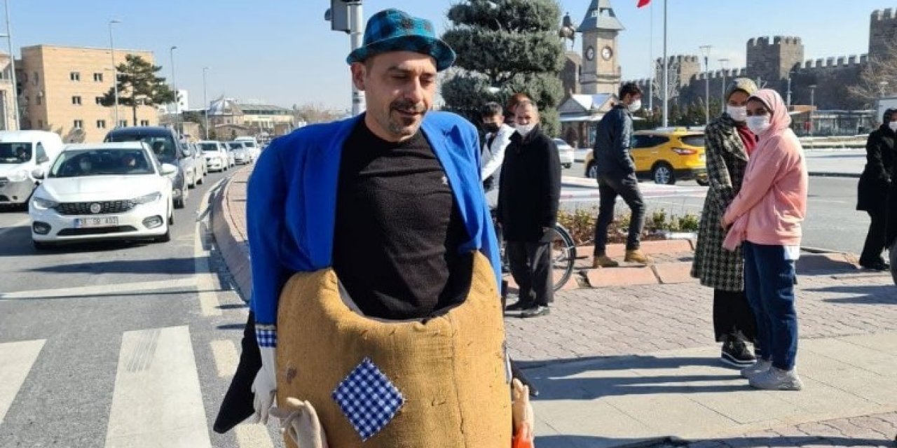 Sanatını Sokağa Ve Sosyal Medyaya Taşıdı, Milyonlara Ulaştı
