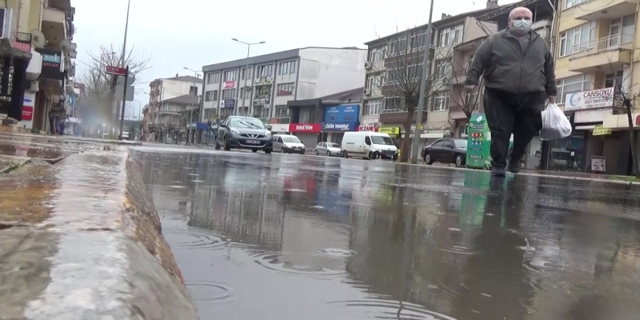 Düzce’de Sağanak Yağış Etkili Oluyor