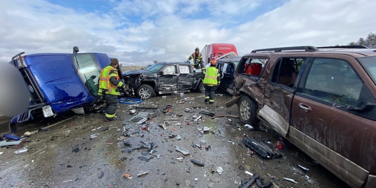 Abd’de 30’dan Fazla Araç Birbirine Girdi: 2 Yaralı