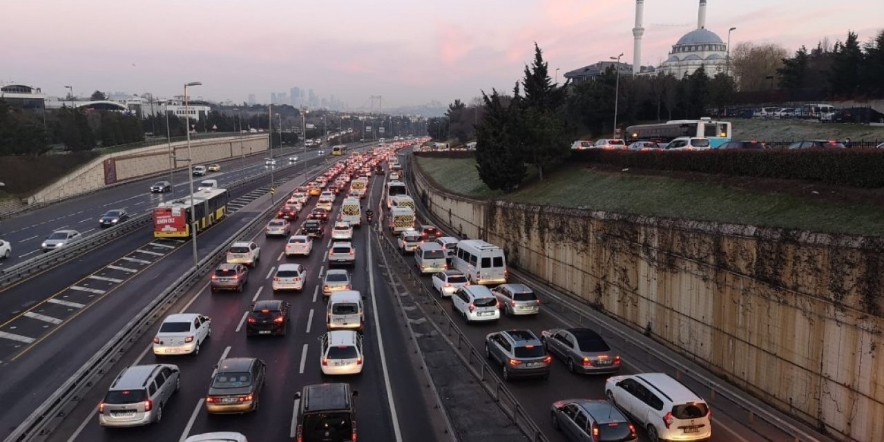 Kısıtlama Sonrası İ̇stanbul’da Trafik Yoğunluğu