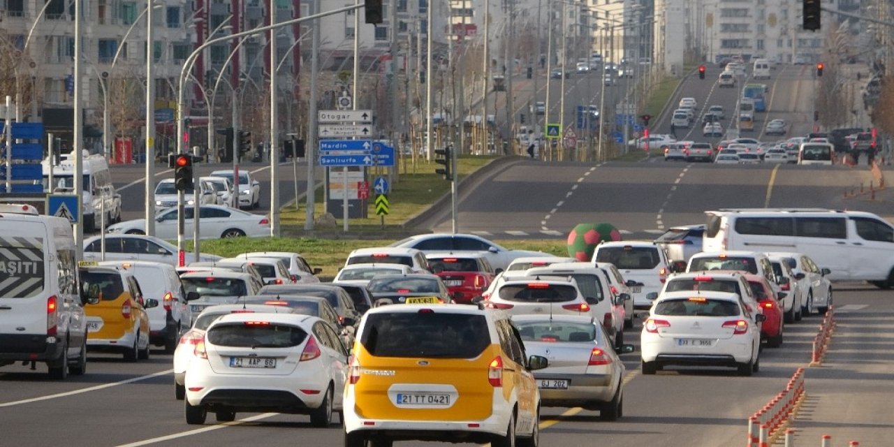 Diyarbakır’da 56 Saatlik Kısıtlama Sonrası Trafik Yoğunluğu