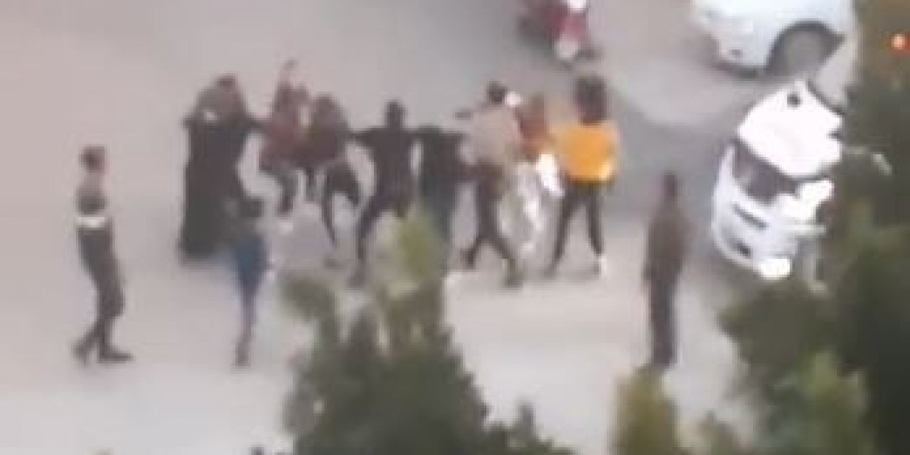Sokağa Çıkma Kısıtlamasında Saç Saça Baş Başa Yumruklu Kavga