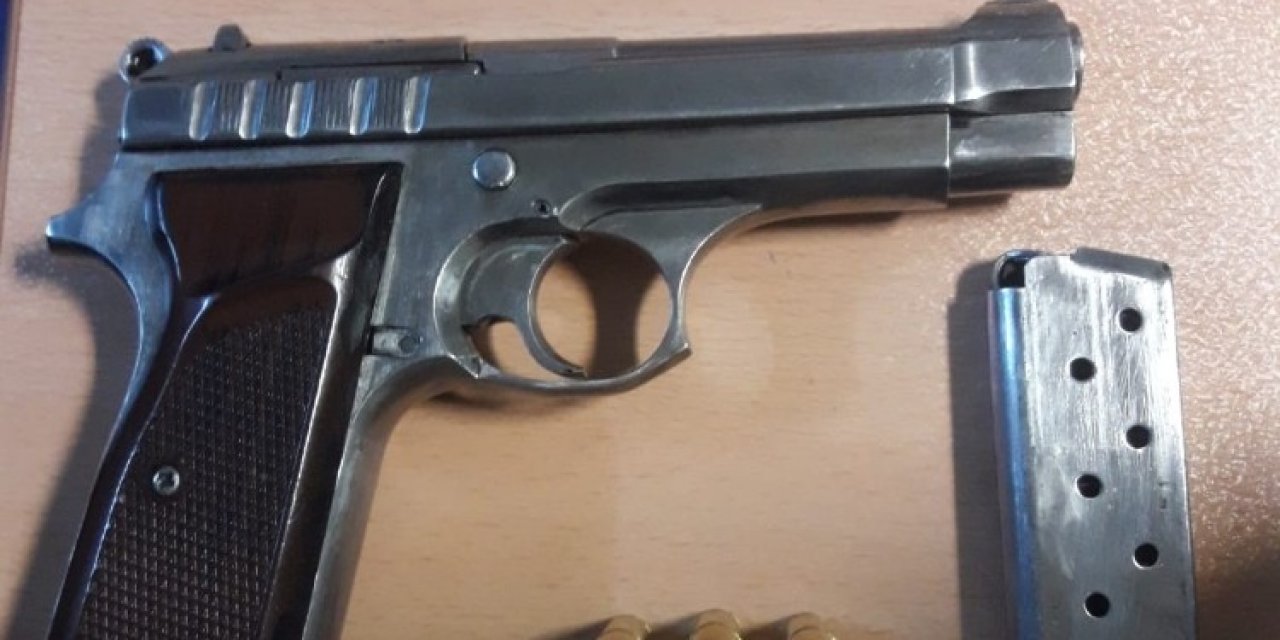 Ruhsatsız Silahı Kız Arkadaşına Verip Kaçmaya Çalıştı