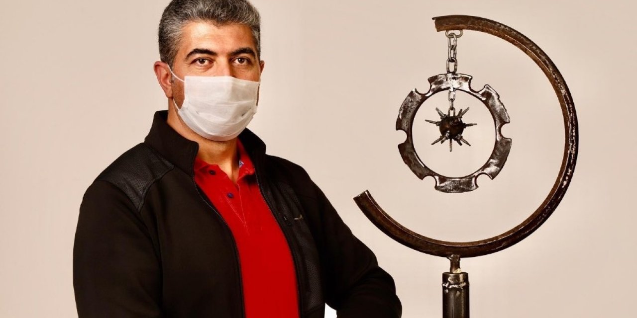 Hurda Metaller, Araba Parçaları Ve Atık Malzemeler Sanat Malzemesine Dönüştürüyor