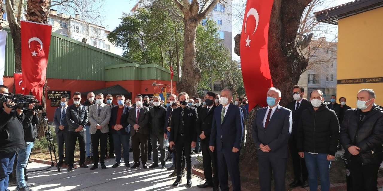 Büyükşehir, Usta Halk Ozanı Özay Gönlüm’ü Unutmadı