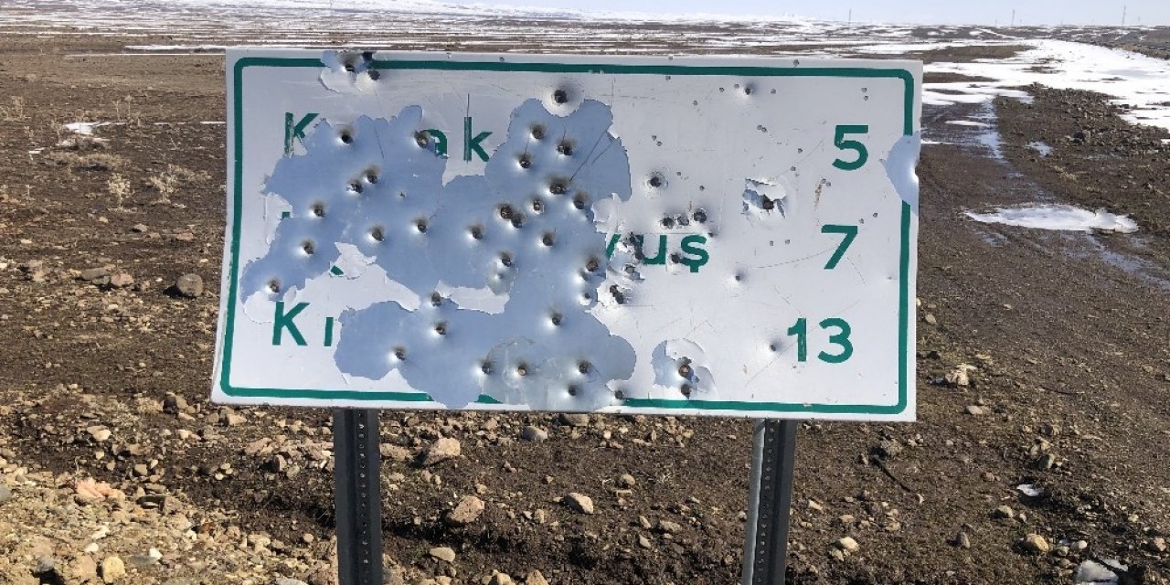 Kars’ta, Tabelalar Magandaların Hedef Tahtası Oldu
