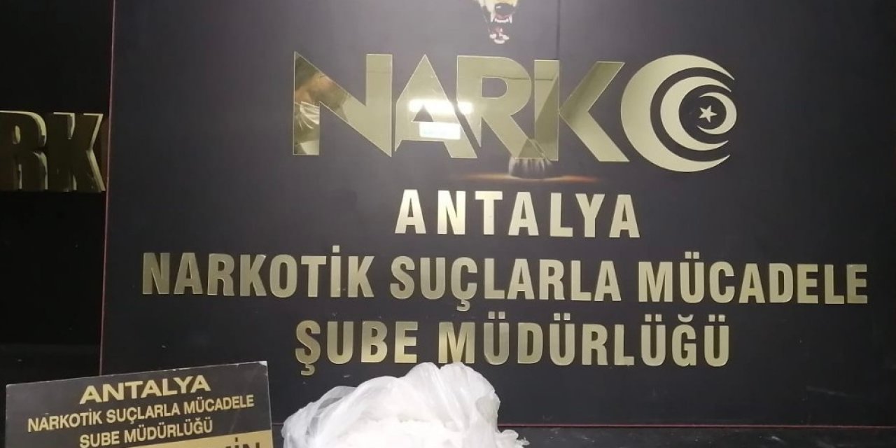 Antalya’ya Otobüsle 1 Kilo Metamfetamin Getiren Şahıs Tutuklandı