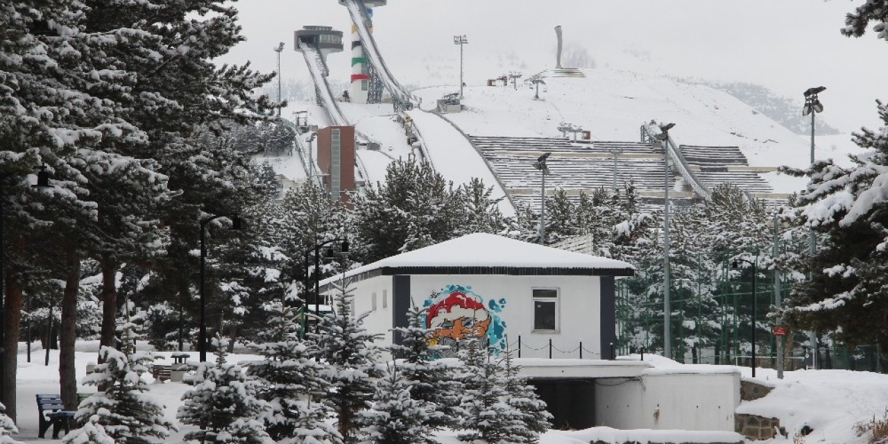 Erzurum’da Mart Kapıdan Baktırdı