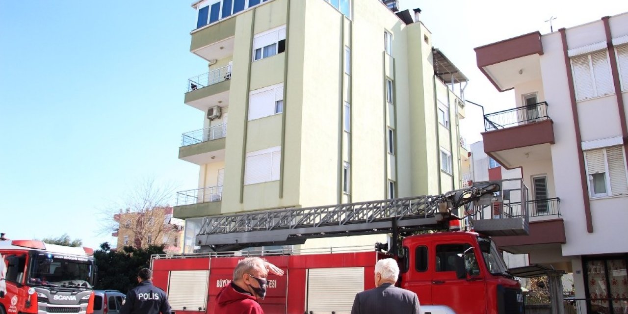 Antalya’da Terasta Korkutan Yangın