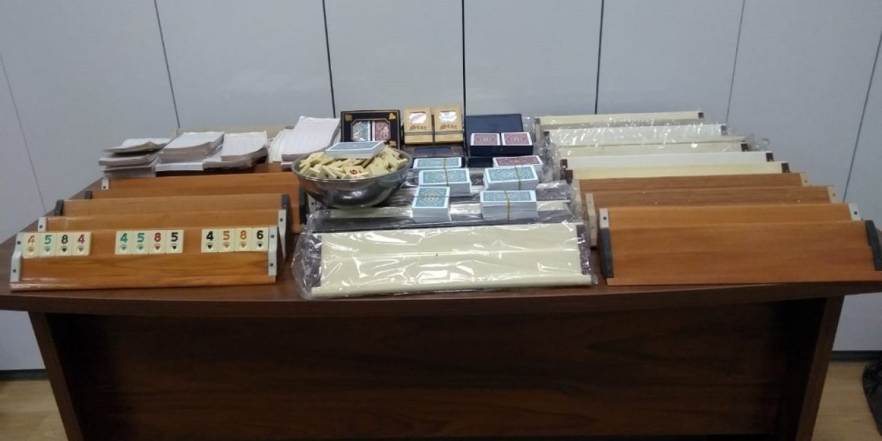 Kumar Oynayan 25 Kişiye 54 Bin 900 Tl İdari Para Cezası