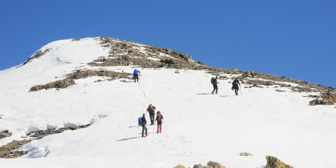 Tunceli’de Zel Dağ’ına Tırmanış Gerçekleştirildi