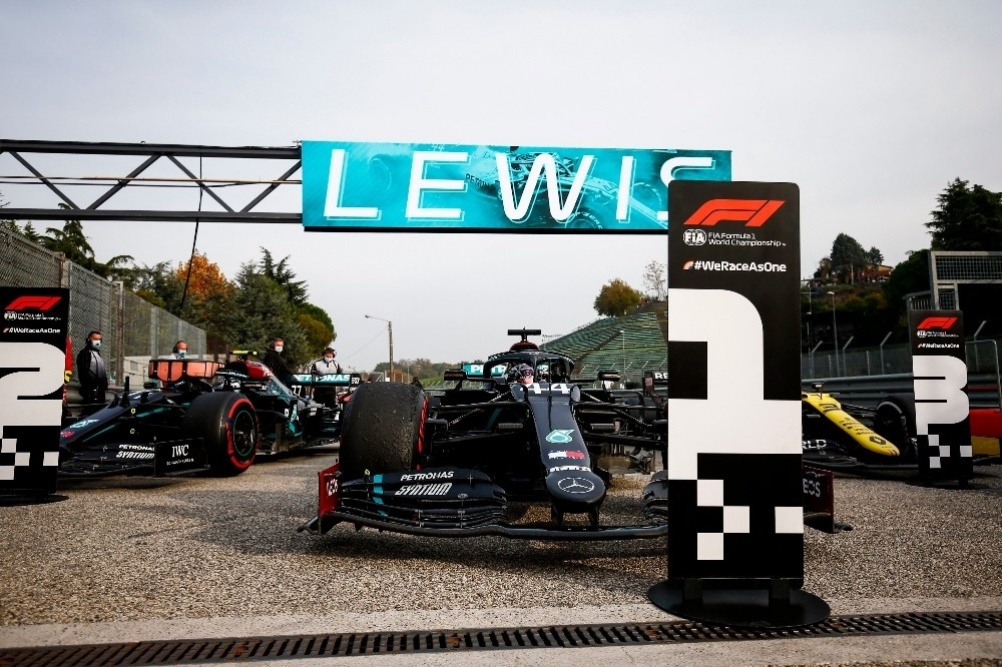 Emilia Romagna Grand Prix’sini Mercedes’in Büyük Britanyalı pilotu Lewis Hamilton kazandı