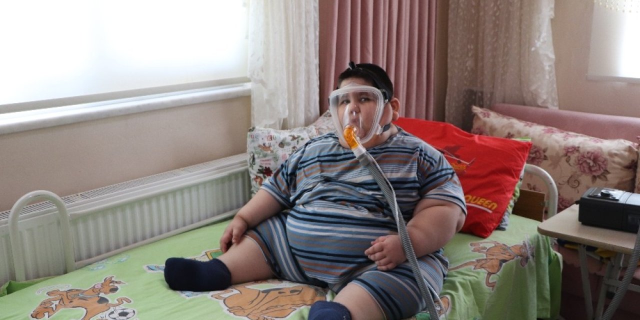 5 Yaşında 90 Kiloya Ulaşan Yağız Bebek, Arkadaşlarıyla Oynamak İstiyor