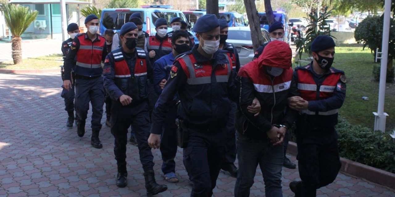 37’ Si Çocuk 176 Göçmeni Tekneyle Avrupa Ülkelerine Kaçırmaya Çalışan 11 Şüpheli Adliyeye Sevk Edildi
