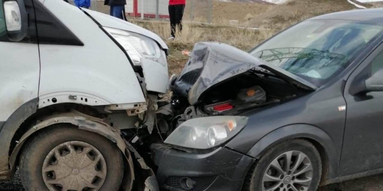 Erzincan’da Trafik Kazası: 3 Yaralı