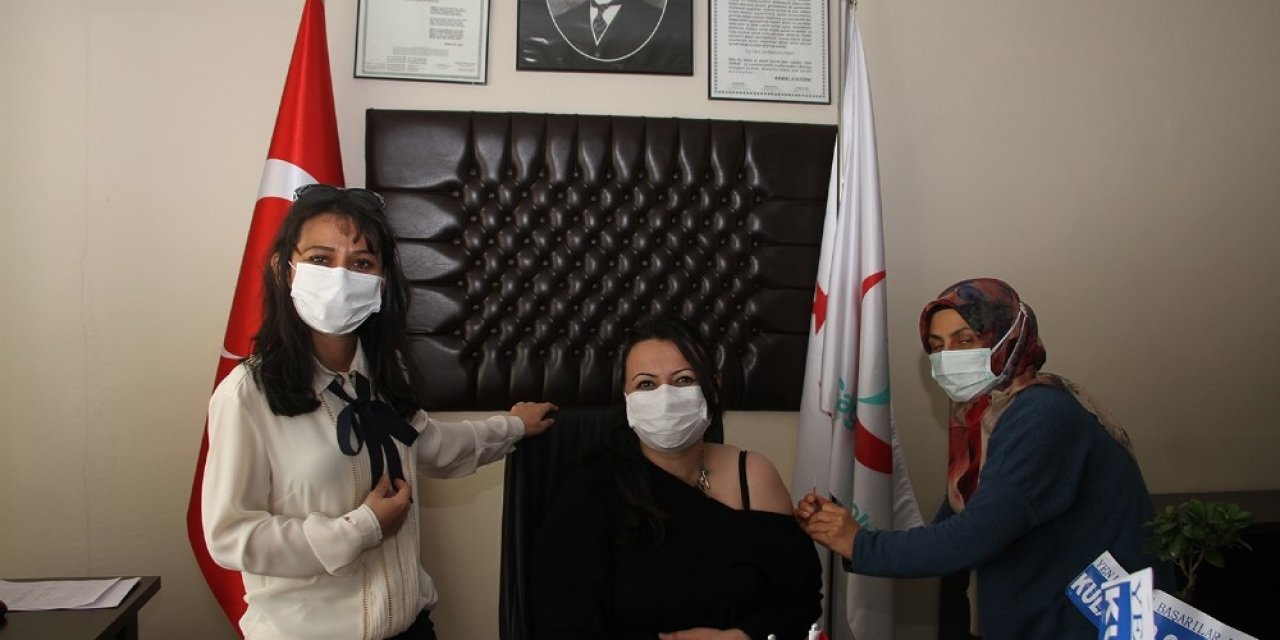 Kula’daki Mahalle Okulları Öğretmenlerine Aşılama Başladı