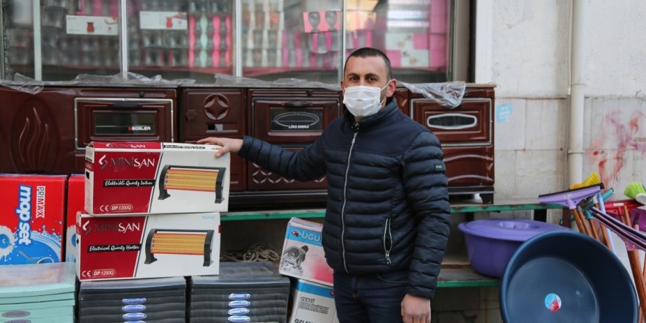 Tunceli’de Esnaf, Erken Saatlerde Kepenklerini Açtı