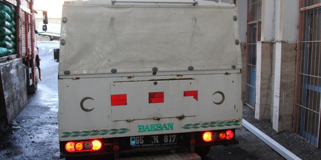 İ̇ran Sınırında Donmuş Erkek Cesedi Bulundu