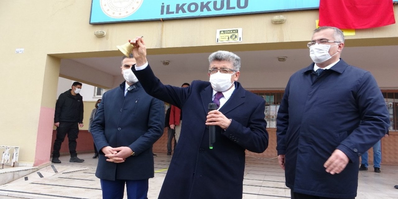 Van’da Öğrencilerin Yüz Yüze Eğitim Sevinci