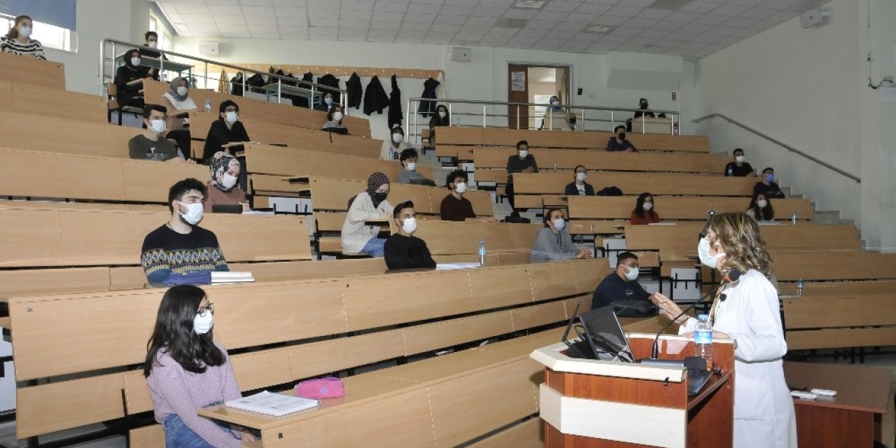 Selçuk Üniversitesinde Hibrit Eğitim Başladı