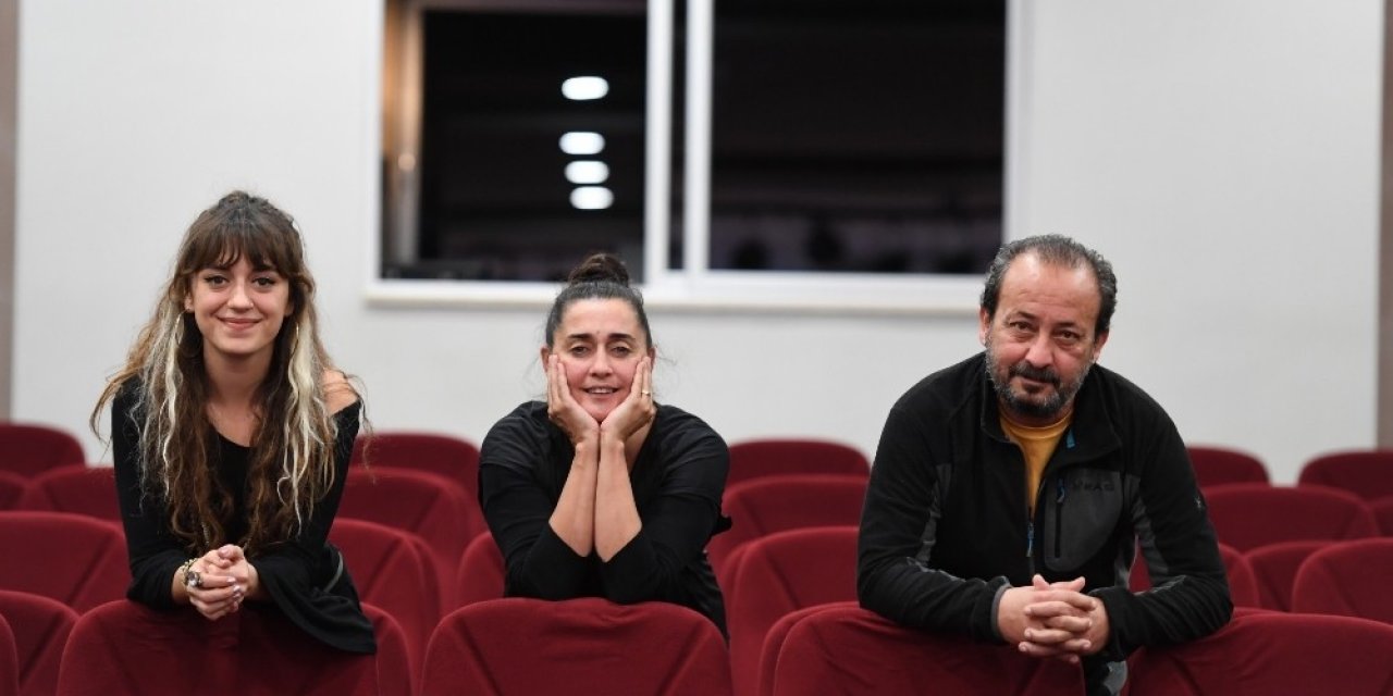 Konyaaltı Belediyesi’nden Tiyatro Kursu