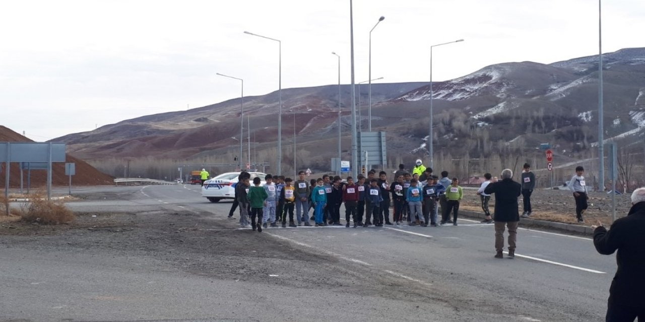 Tuzluca’da Öğrenciler Arası Koşu Yarışması Düzenlendi