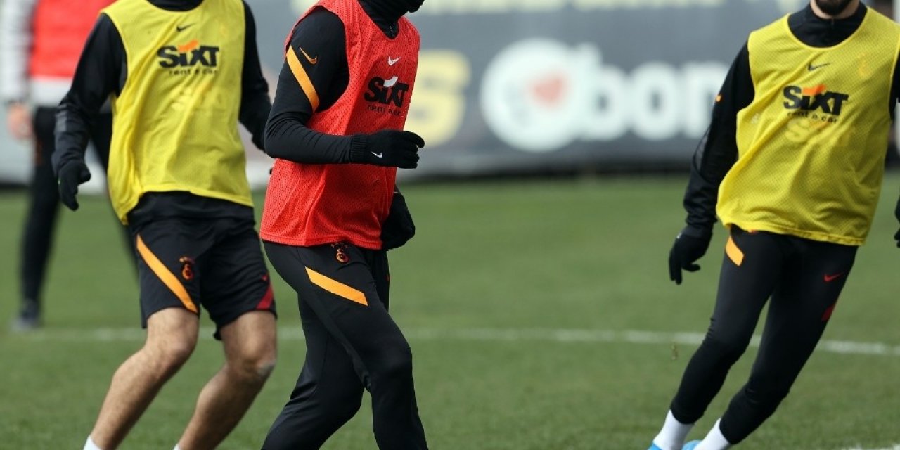 Feghouli Kamp Kadrosuna Dahil Edildi