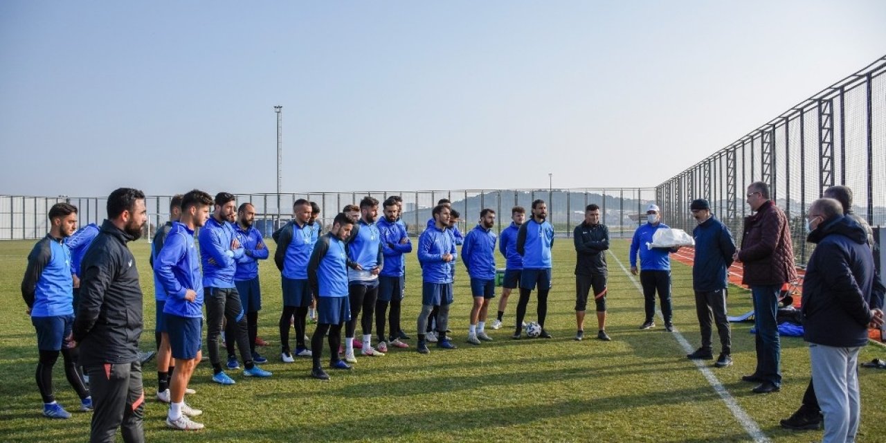 Başkan Özkan’dan Küheylânlara Baklava Jesti