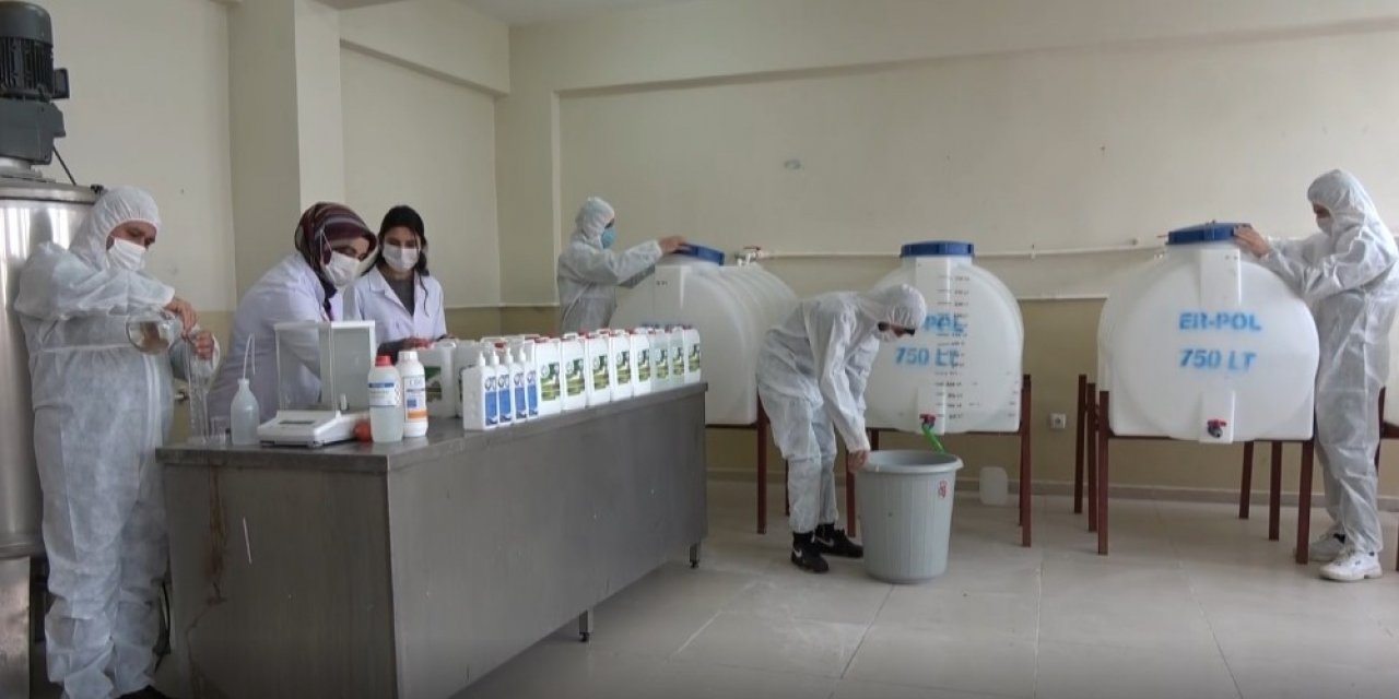 Erciş’teki Öğrenciler 110 Ton Dezenfektan Üreterek 2 Milyon Lira Ciro Yaptı