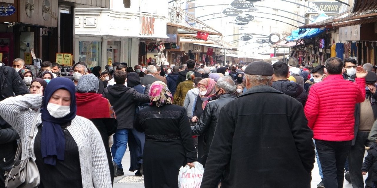 Gaziantep’te Sokaklar Tıklım Tıklım