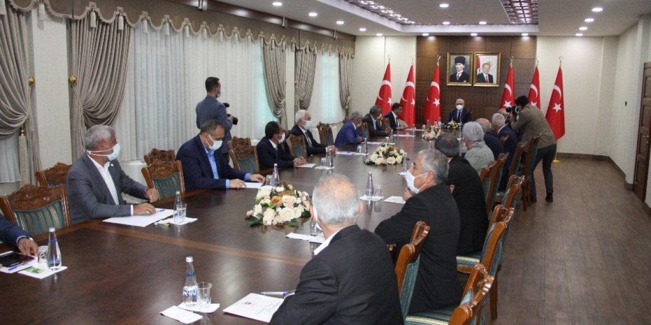 Diyarbakır Valisi Karaloğlu, Esnaf Oda Başkanları İle Bir Araya Geldi