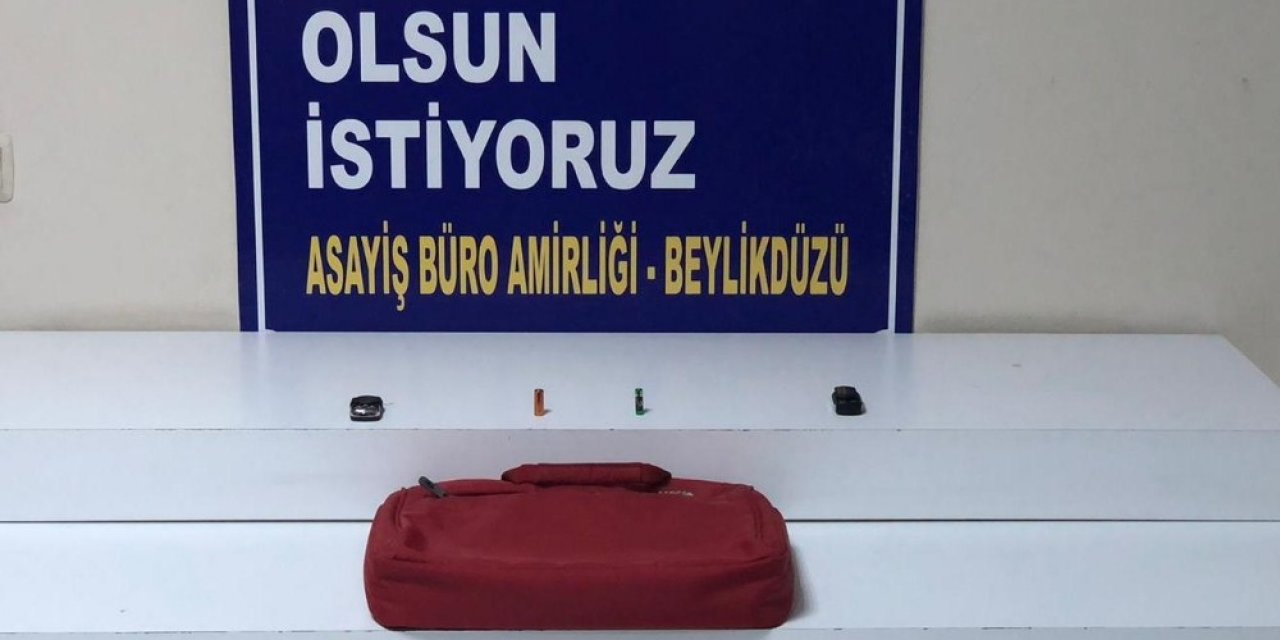 Beylikdüzü’nde ’sinyal Kesici’ Cihaz İle Otomobilleri Soyan Zanlı Kamerada