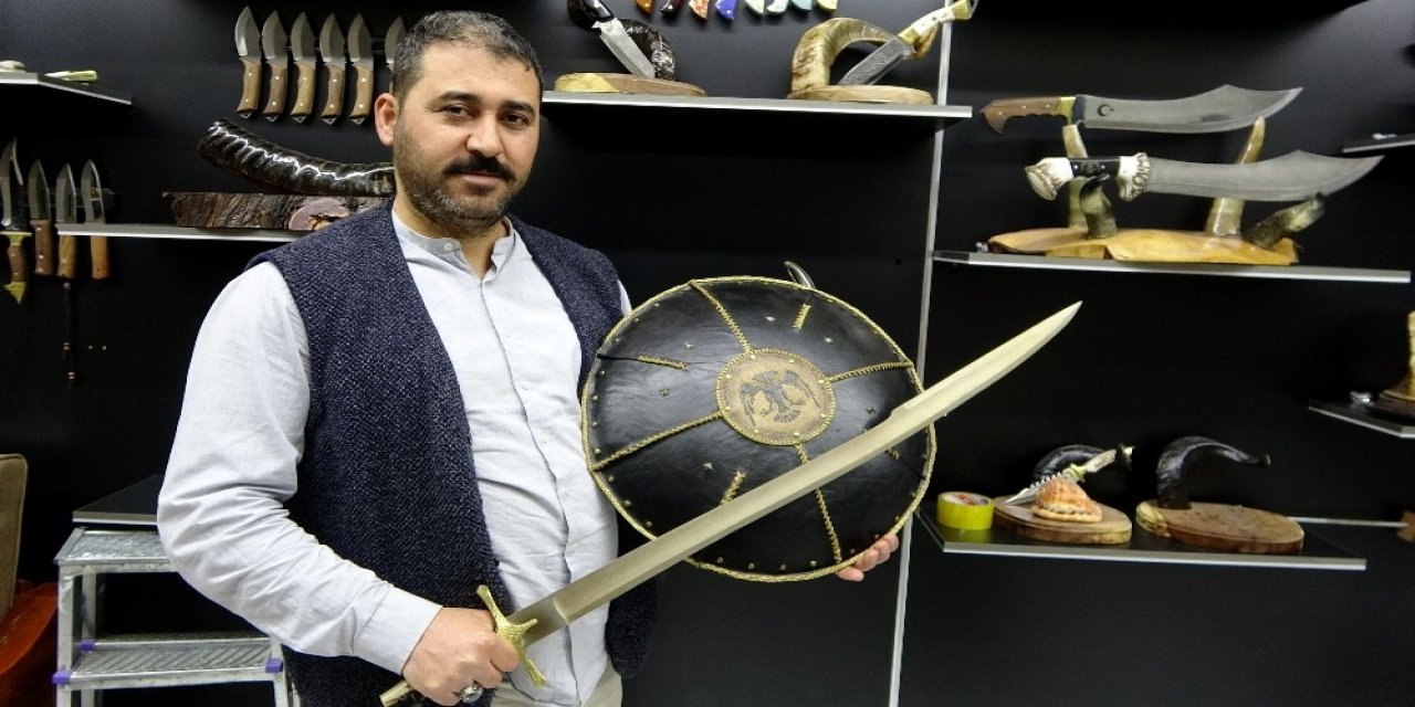 Tarihi Dizilerden Etkilenip Savaş Aletleri Üretmeye Başladı
