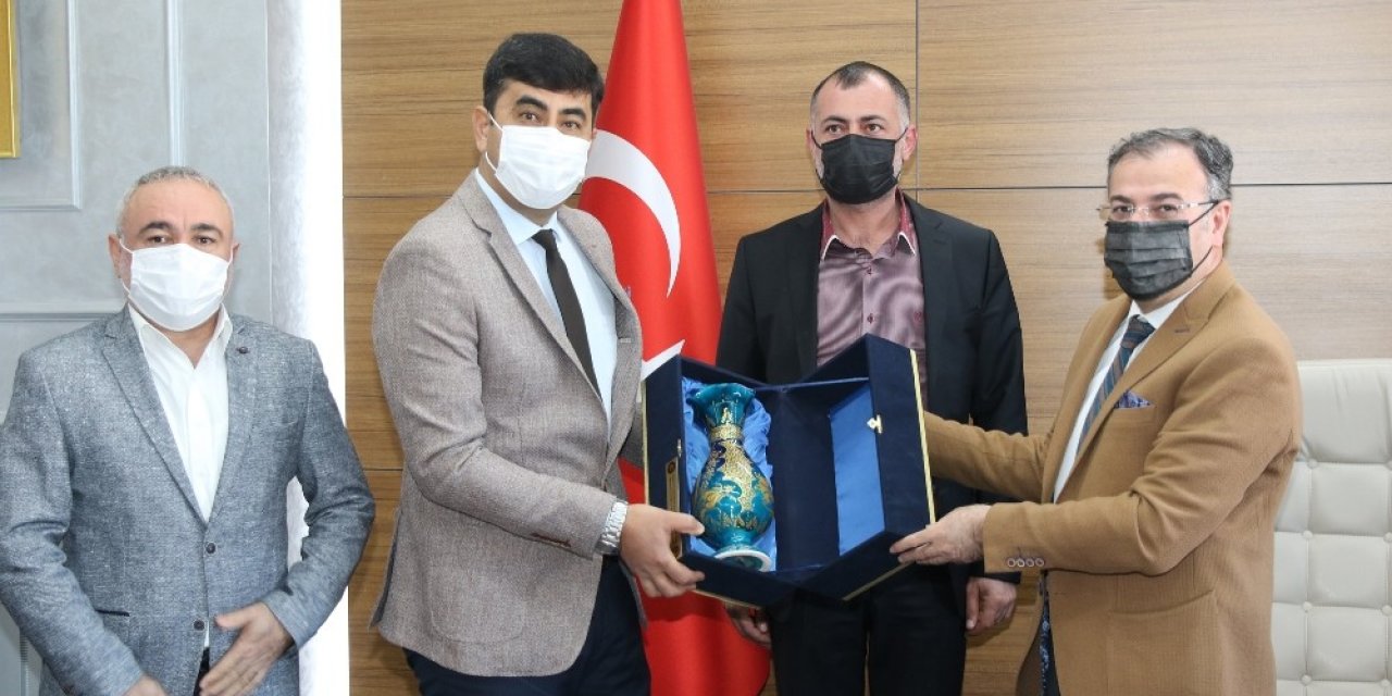 Hacılar’da İşçilerin Sözleşme Sevinci