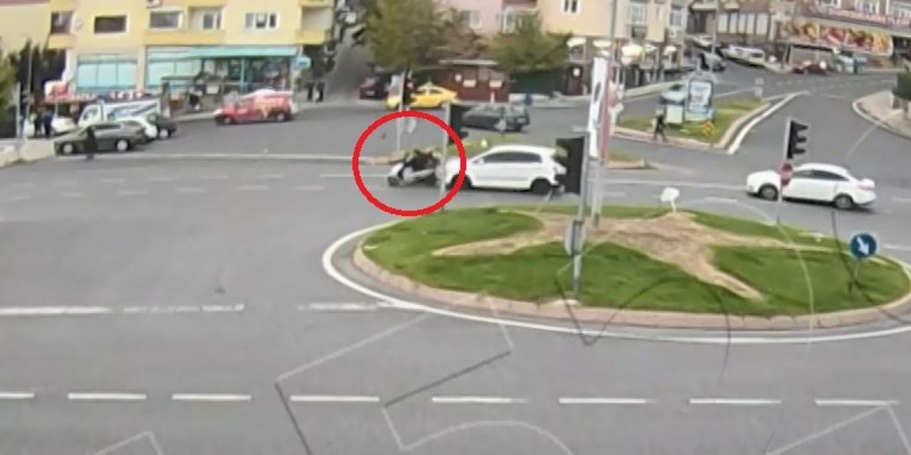 Kırmızı Işıkta Duran Motosikletliyi Metrelerce Uçurdu