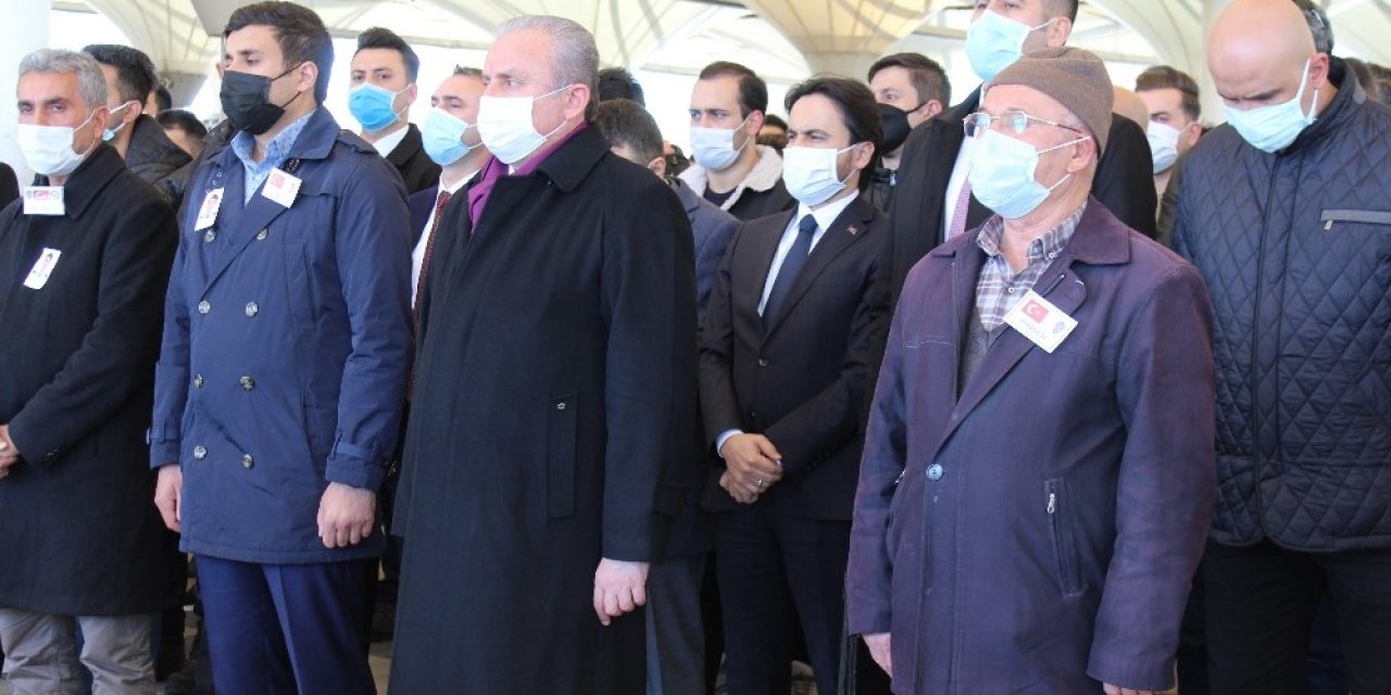 Tbmm Başkanı Şentop Protokol Sorumlusu Yunus Şeker’in Eşinin Cenaze Törenine Katıldı