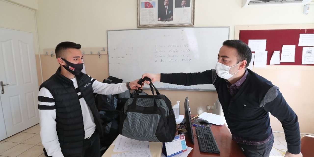 Şahinbey’den 40 Bin 799 Mehmetçik’e Çanta