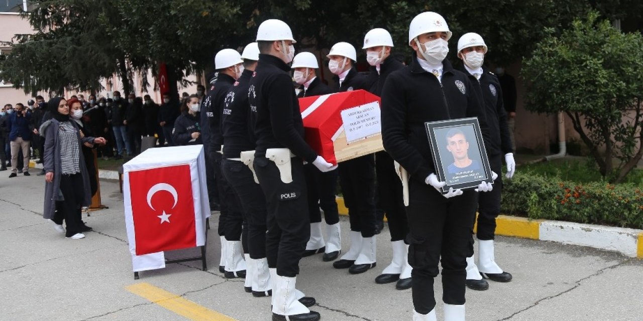 Silahının Ateş Alması Sebebi İle Yaşamını Yitiren Polis Memuru Memleketine Uğurlandı