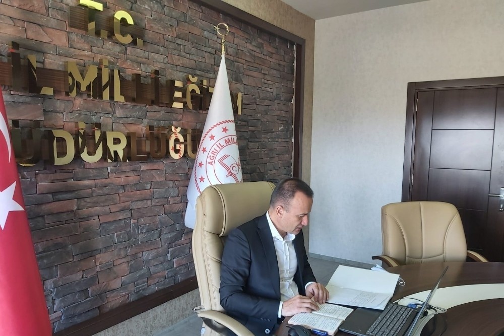 “Mesleki Eğitimde 1000 Okul Projesi” kapsamında ilçe milli eğitim müdürleri ve okul müdürleri ile toplantı düzenlendi