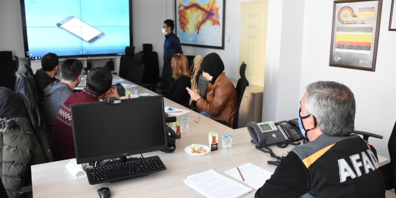 Kırşehir Afet Ve Acil Durum Müdürlüğü, Gazetecilere Afet Farkındalık Eğitimi Verdi