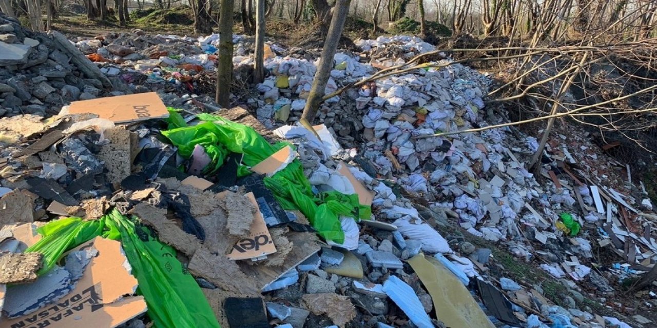 Sapanca Gölü’nü Besleyen Dere Saski̇ Ekiplerince Temizlendi