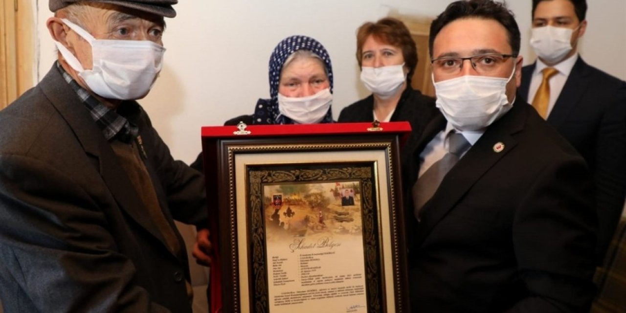 Şehidin Ailesine ‘şehadet Belgesi’ni Vali Çiçek Verdi
