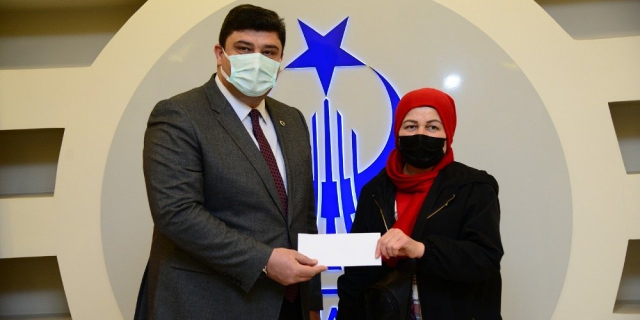 Kahramankazan Belediyesi’nden Esnafa Bin Tl’lik Destek