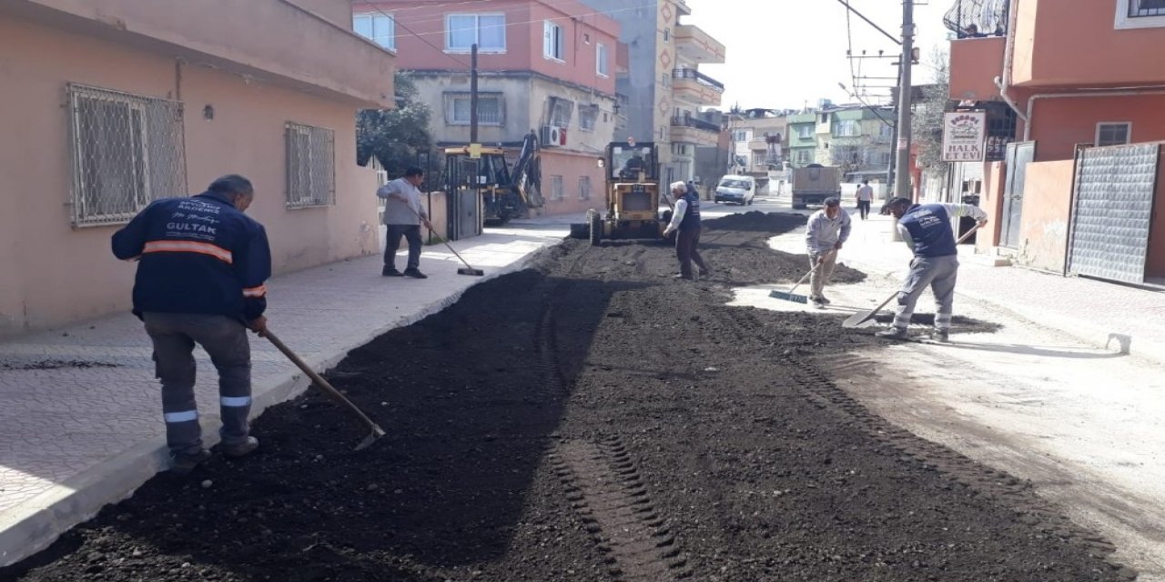 Akdeniz’de Asfalt, Kaldırım Ve Yol Çalışmaları Devam Ediyor